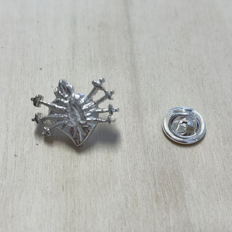 PIN CORAZON Y SIETE PUÑALES
