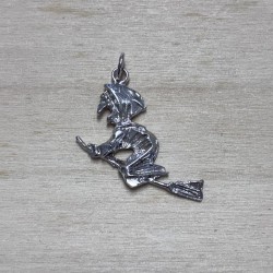 COLGANTE BRUJA EN ESCOBA 2